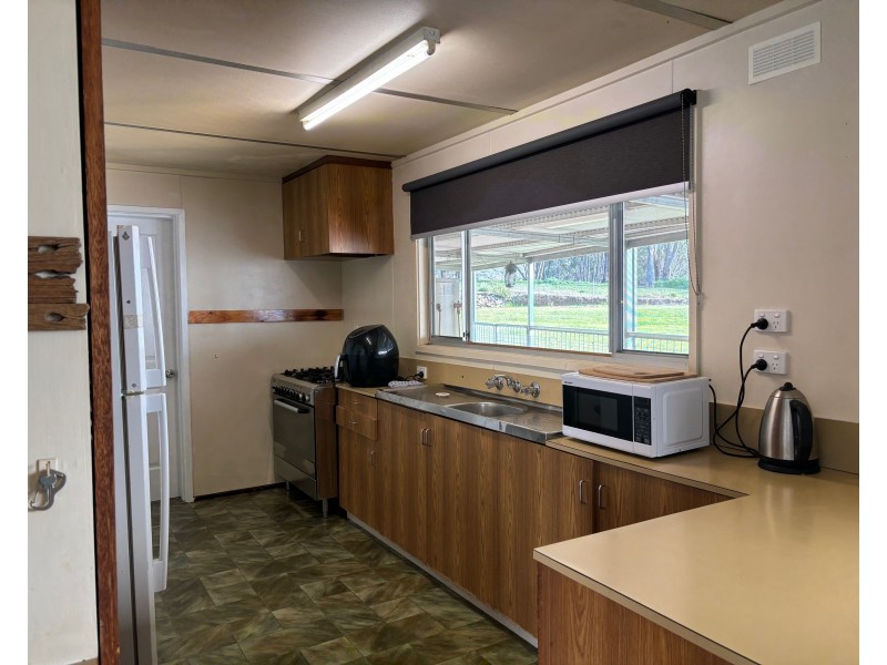 11 Cross Ave, Dartmouth VIC 3701