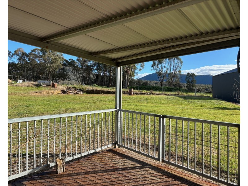 11 Cross Ave, Dartmouth VIC 3701