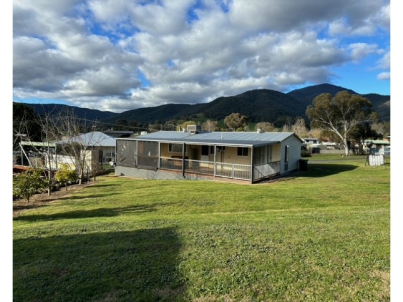 11 Cross Ave, Dartmouth VIC 3701
