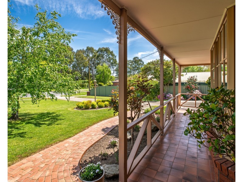 4 CAMBOURNE COURT, Wodonga VIC 3690