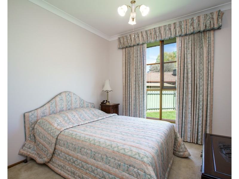 4 CAMBOURNE COURT, Wodonga VIC 3690