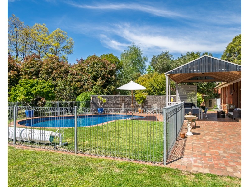 4 CAMBOURNE COURT, Wodonga VIC 3690