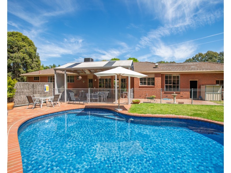 4 CAMBOURNE COURT, Wodonga VIC 3690