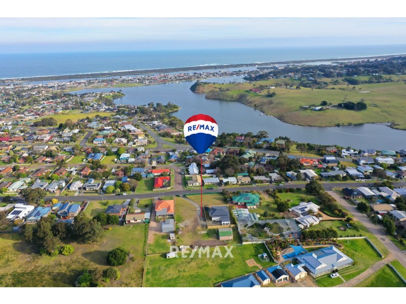 2/58 Capes Road, Lakes Entrance VIC 3909