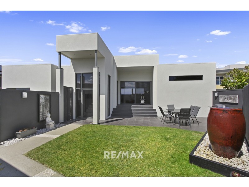 53 Sea-Lakes Close, Lakes Entrance VIC 3909