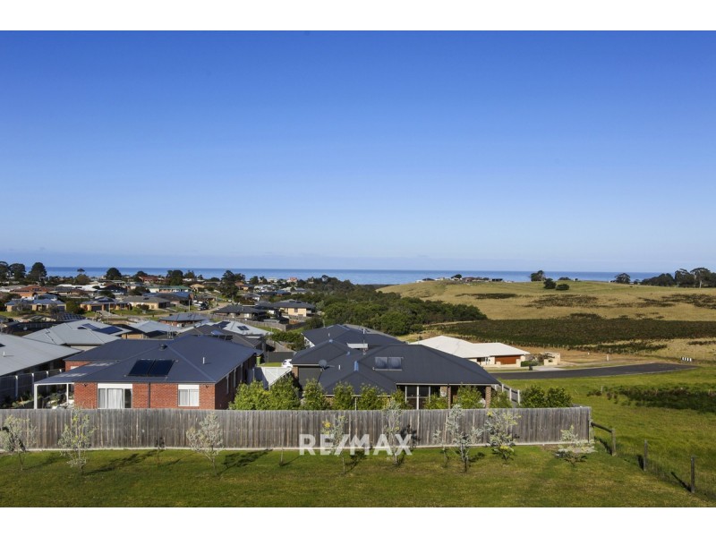 108 Thorpes Lane, Lakes Entrance VIC 3909