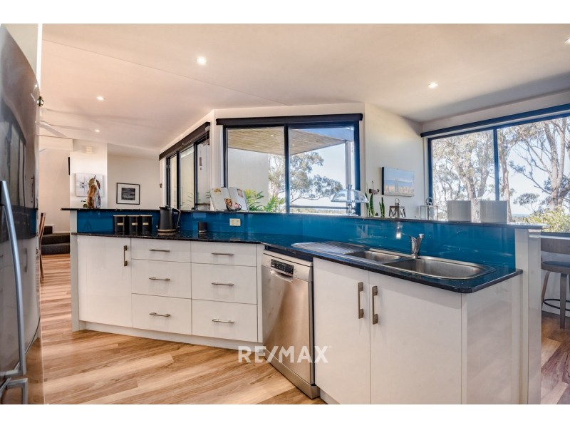 81 Seaview Parade, Kalimna VIC 3909