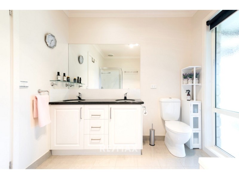 17 Tamhaven Drive, Swan Reach VIC 3903