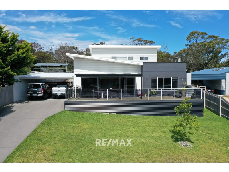 8 Warfe Drive, Lake Tyers Beach VIC 3909