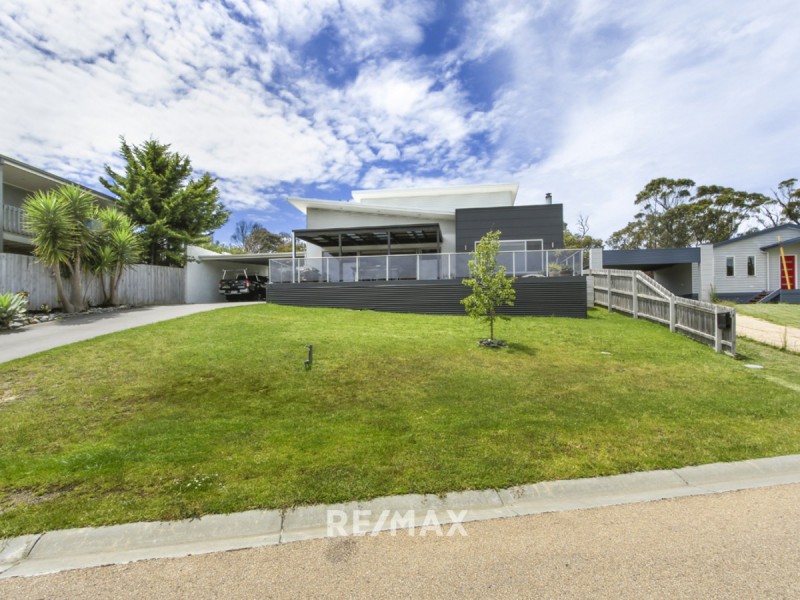 8 Warfe Drive, Lake Tyers Beach VIC 3909