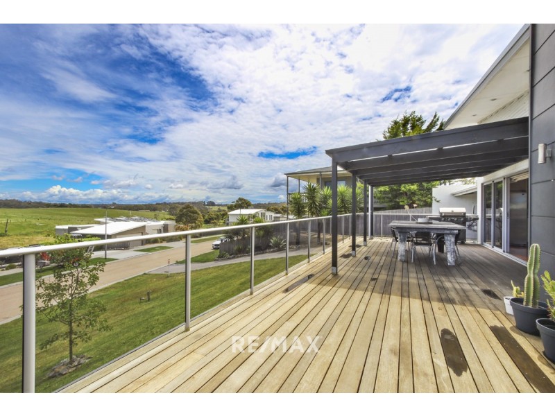 8 Warfe Drive, Lake Tyers Beach VIC 3909