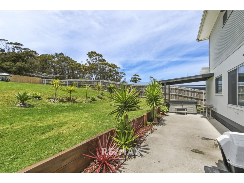 8 Warfe Drive, Lake Tyers Beach VIC 3909