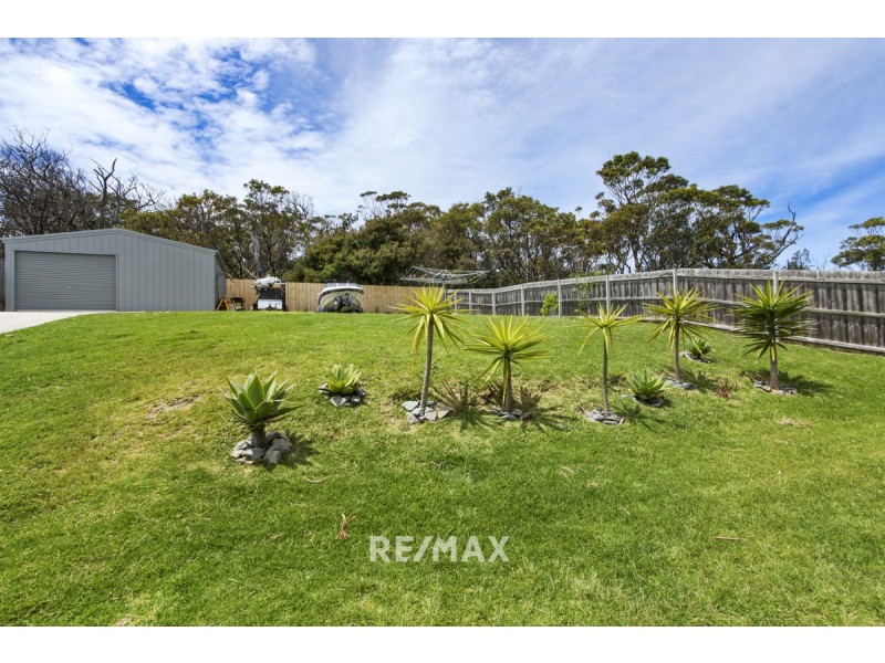8 Warfe Drive, Lake Tyers Beach VIC 3909