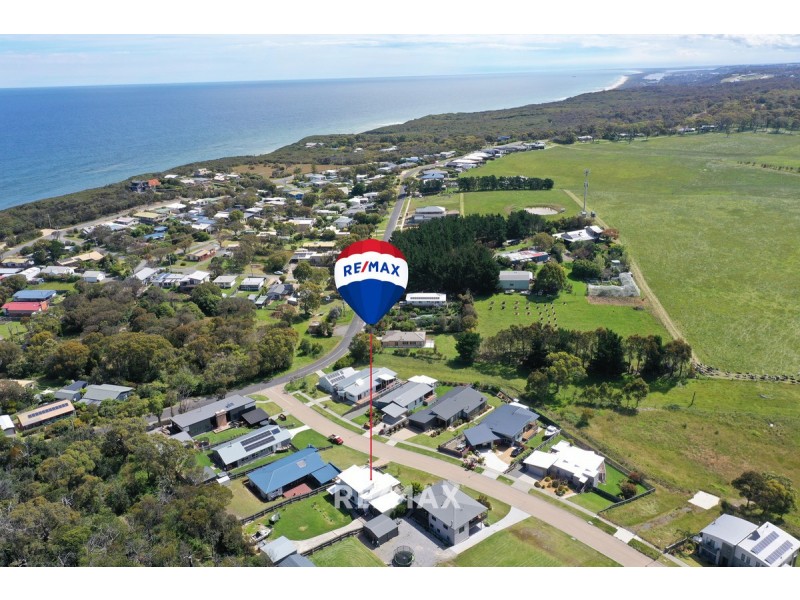8 Warfe Drive, Lake Tyers Beach VIC 3909
