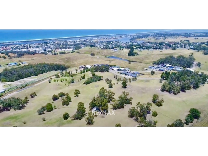 52 Country Club Drive, Lakes Entrance VIC 3909