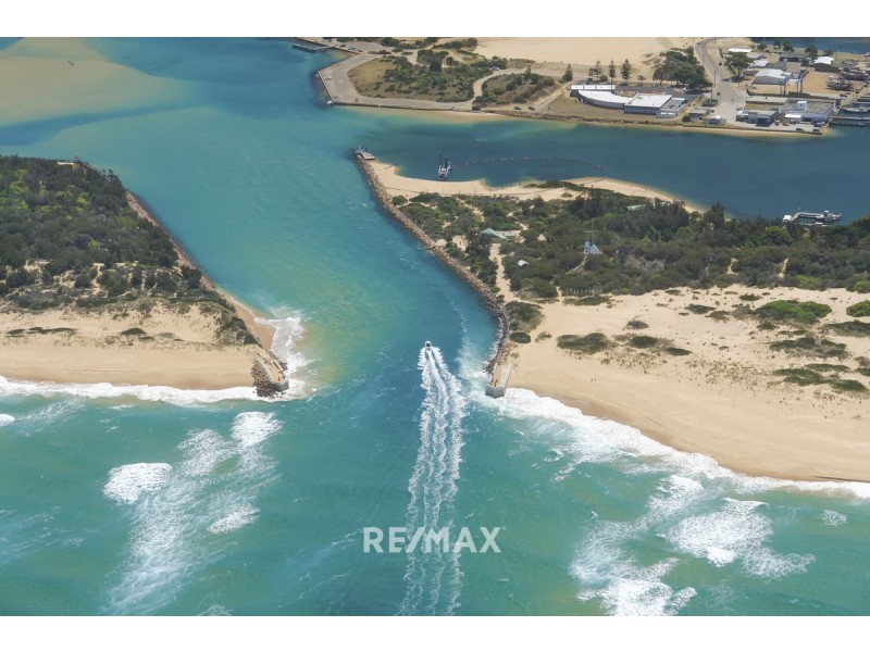 52 Country Club Drive, Lakes Entrance VIC 3909