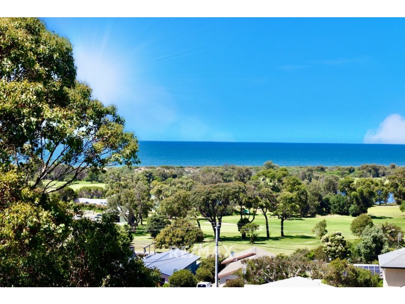 7 ROBIN Street, Lakes Entrance VIC 3909