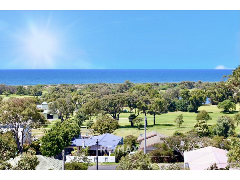 7 ROBIN Street, Lakes Entrance VIC 3909