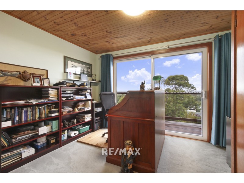 7 ROBIN Street, Lakes Entrance VIC 3909