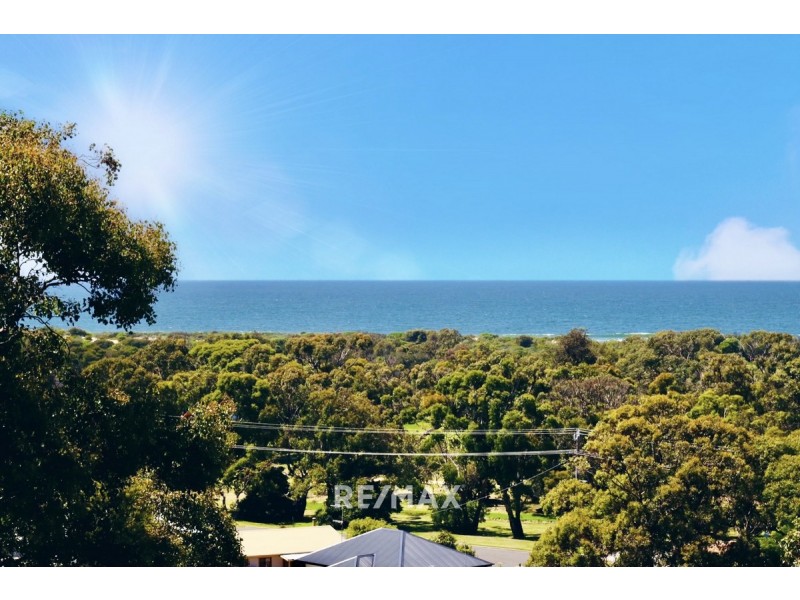 7 ROBIN Street, Lakes Entrance VIC 3909