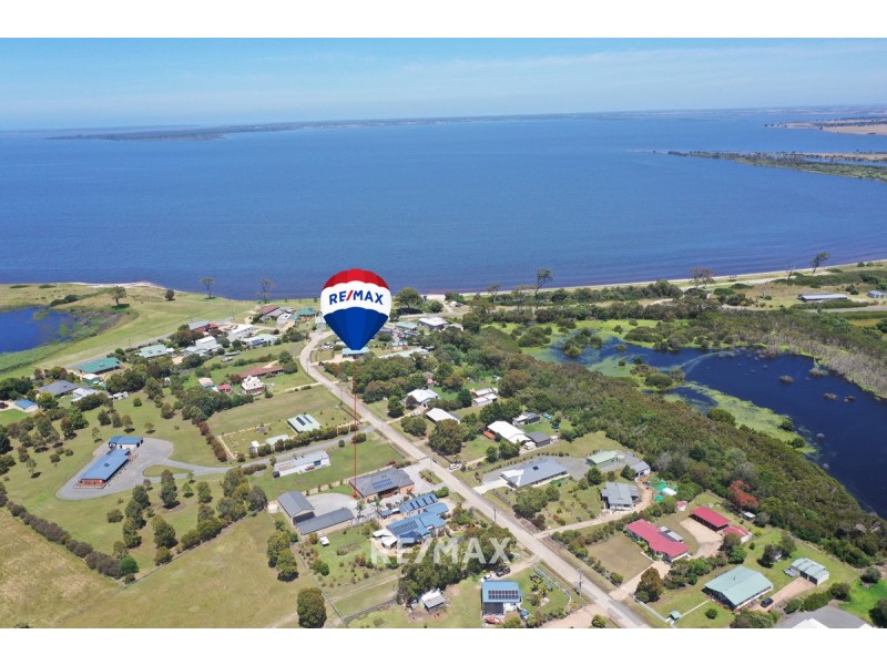 22 Tambo Boulevard, Metung VIC 3904