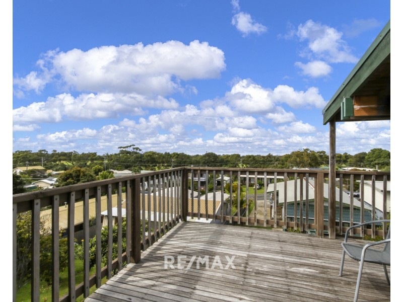 7 Gay Street, Lakes Entrance VIC 3909