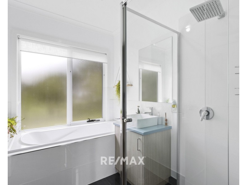 12D Lands End Grove, Metung VIC 3904