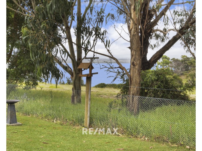 12D Lands End Grove, Metung VIC 3904