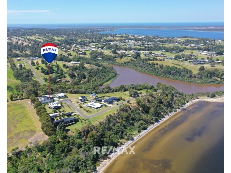 12D Lands End Grove, Metung VIC 3904