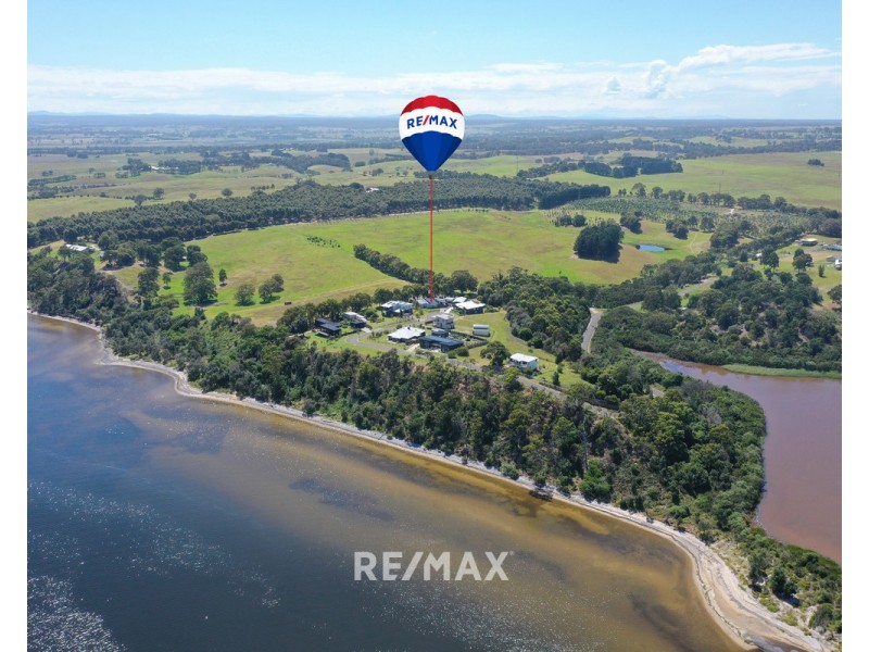 12D Lands End Grove, Metung VIC 3904