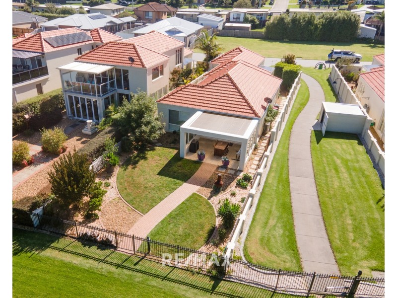 9/122 Golf Links Road, Lakes Entrance VIC 3909