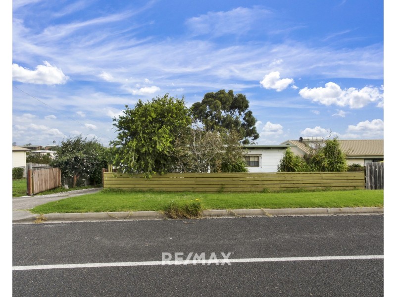 63 Capes Road, Lakes Entrance VIC 3909