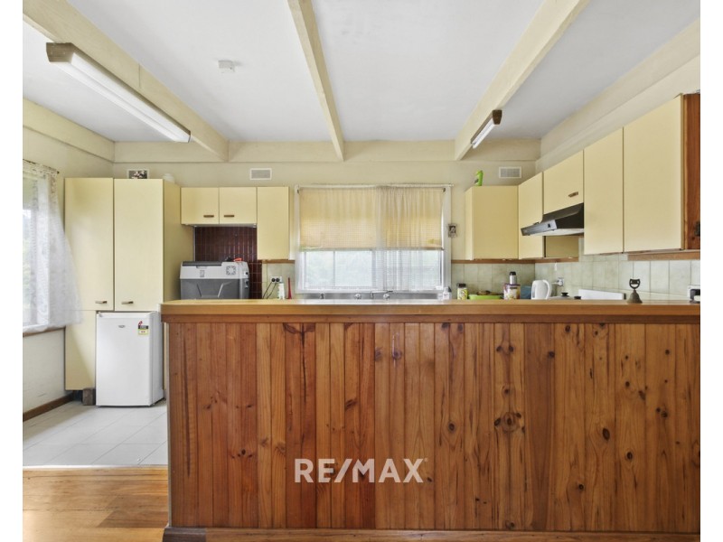 63 Capes Road, Lakes Entrance VIC 3909