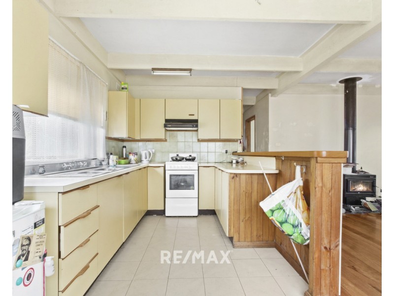 63 Capes Road, Lakes Entrance VIC 3909