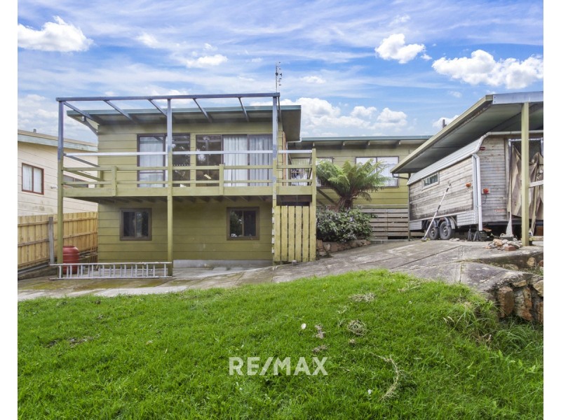 63 Capes Road, Lakes Entrance VIC 3909