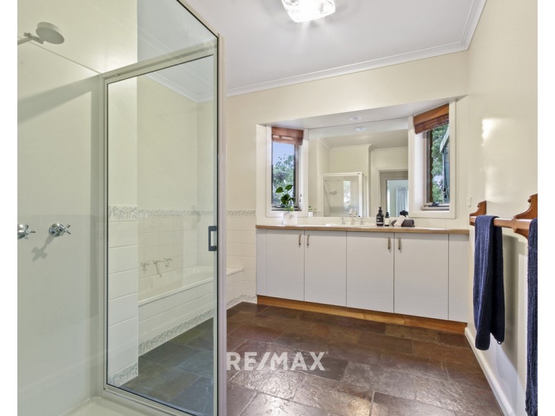 2 Blairs Road, Lakes Entrance VIC 3909