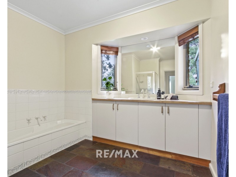 2 Blairs Road, Lakes Entrance VIC 3909