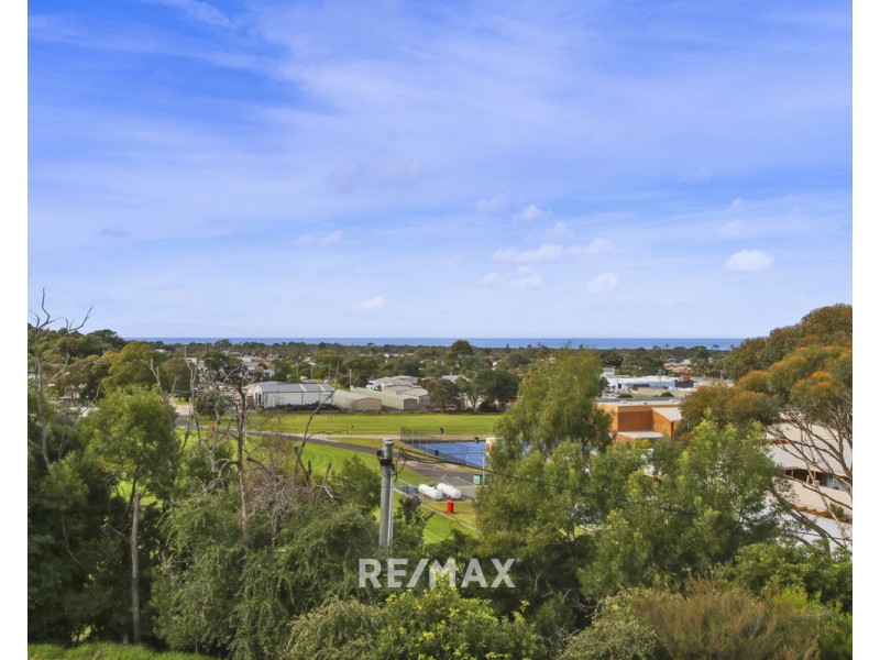 19 Outlook Avenue, Lakes Entrance VIC 3909