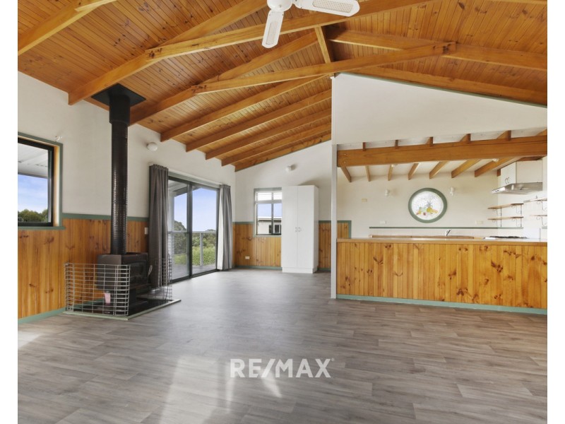 19 Outlook Avenue, Lakes Entrance VIC 3909