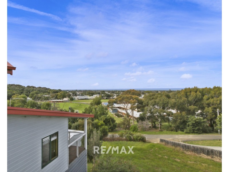 19 Outlook Avenue, Lakes Entrance VIC 3909