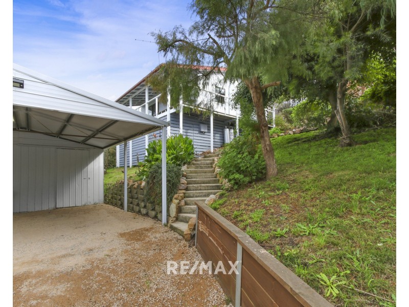 19 Outlook Avenue, Lakes Entrance VIC 3909