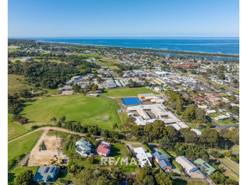 19 Outlook Avenue, Lakes Entrance VIC 3909