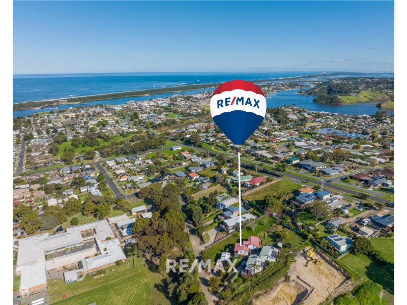 19 Outlook Avenue, Lakes Entrance VIC 3909
