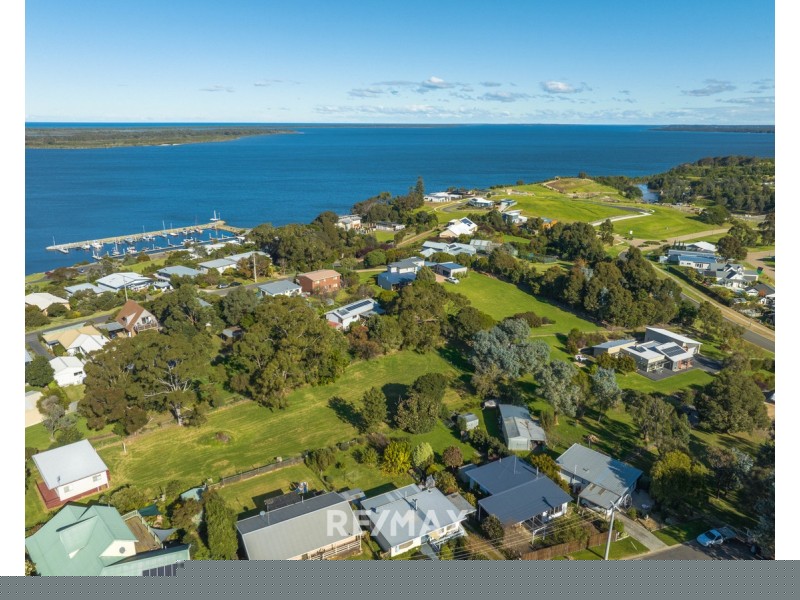 17 Hugh Street, Metung VIC 3904