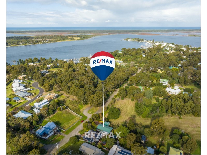 37 Wood Street, Metung VIC 3904