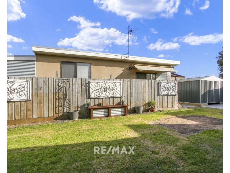 27 Whiters Street, Lakes Entrance VIC 3909