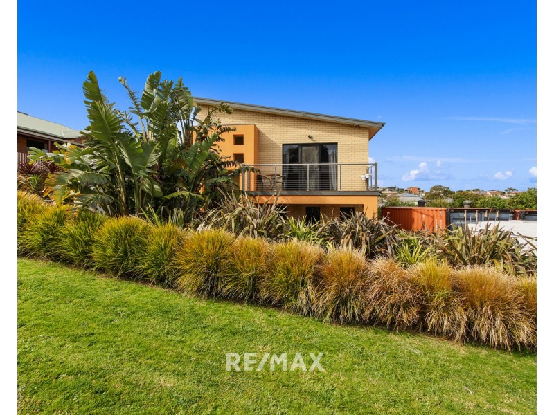 4 Hillcrest Rise, Lakes Entrance VIC 3909