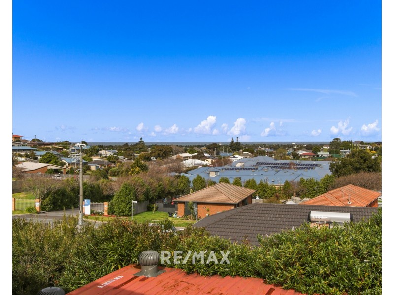 4 Hillcrest Rise, Lakes Entrance VIC 3909