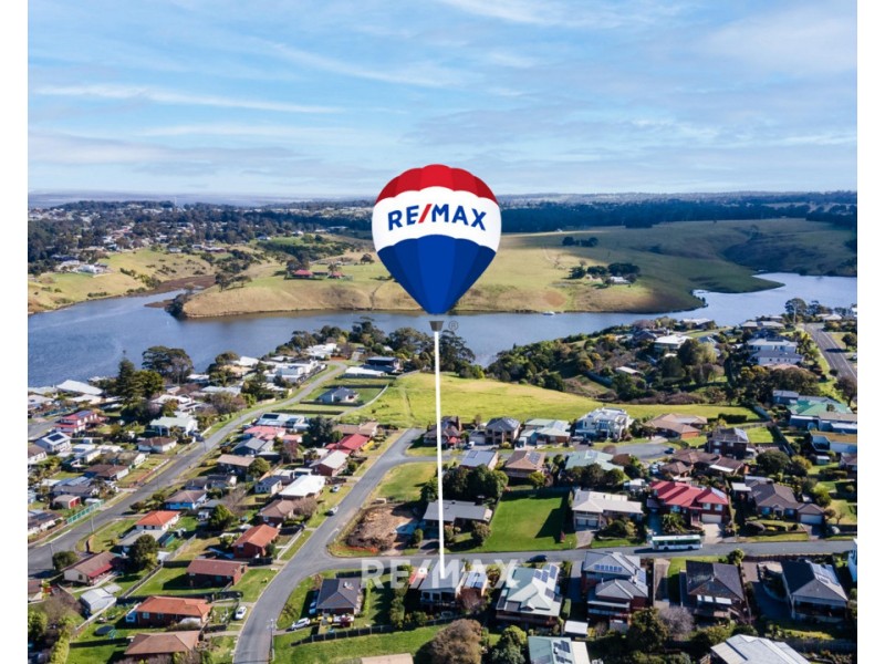 4 Hillcrest Rise, Lakes Entrance VIC 3909