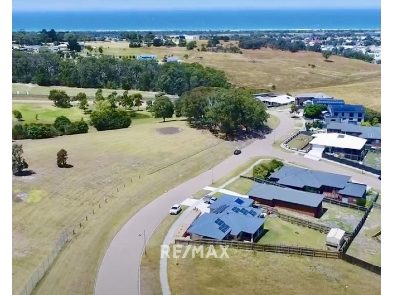 52 Country Club Drive, Lakes Entrance VIC 3909